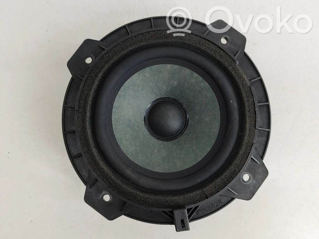 SsangYong Korando Etuoven kaiutin 