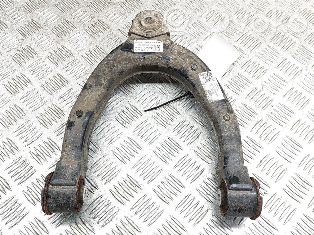 Tesla Model 3 Dakša 