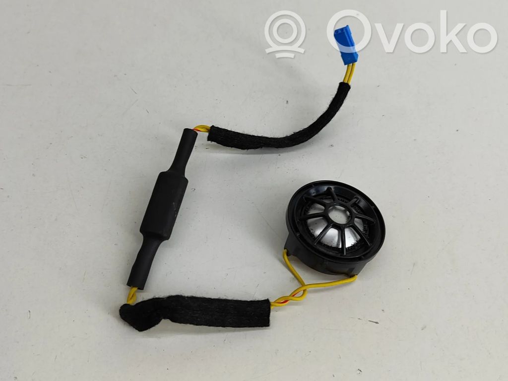 BMW i3 Takaoven kaiutin 