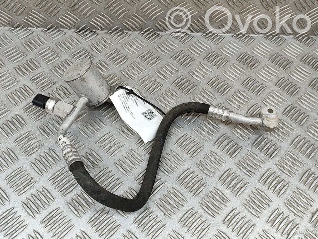 BMW iX Ilmastointilaitteen putki (A/C) 
