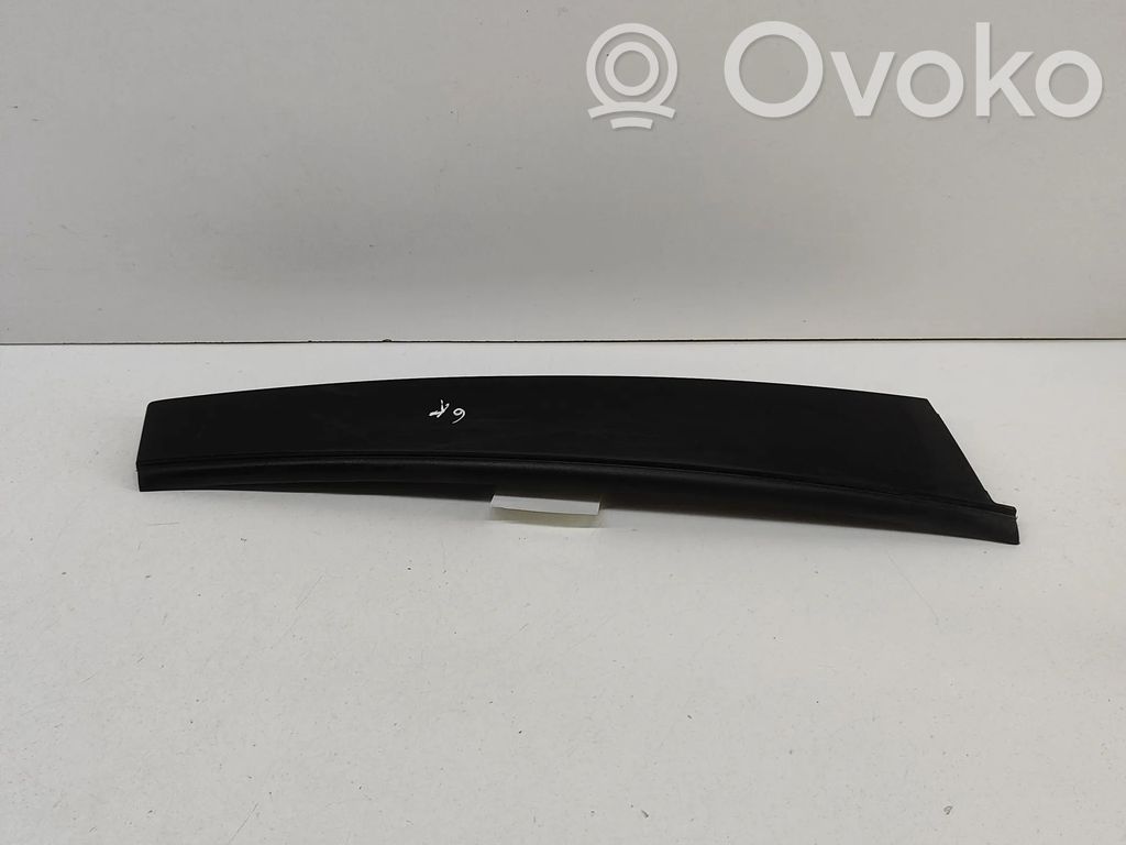 Volvo XC60 Listón embellecedor de la ventana de la puerta trasera 