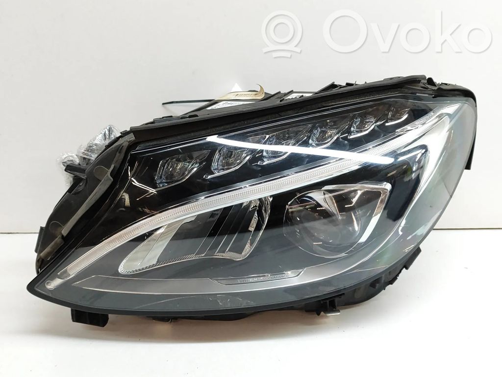 Mercedes-Benz C W205 Lampa przednia 