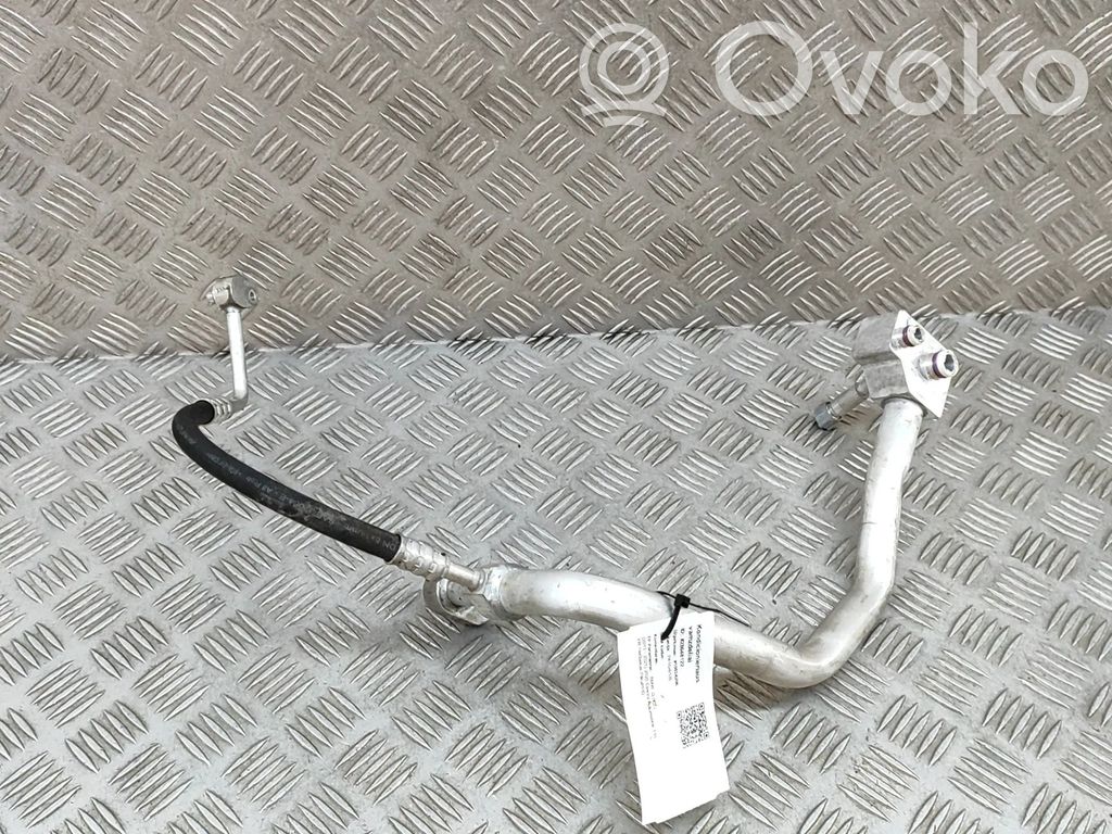 BMW i3 Ilmastointilaitteen putki (A/C) 