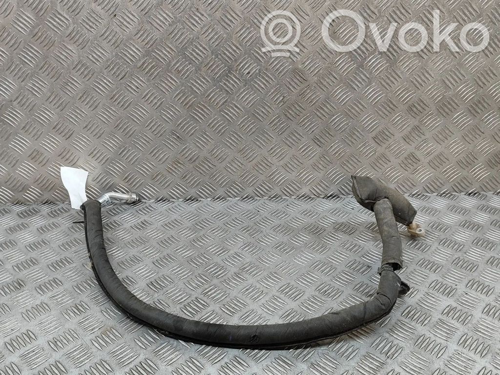 Ilmastointilaitteen putki (A/C)   T99607B,9826918180