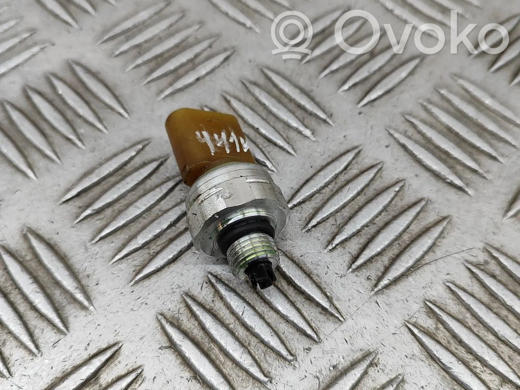 Tesla Model 3 Air conditioning (A/C) pressure sensor 