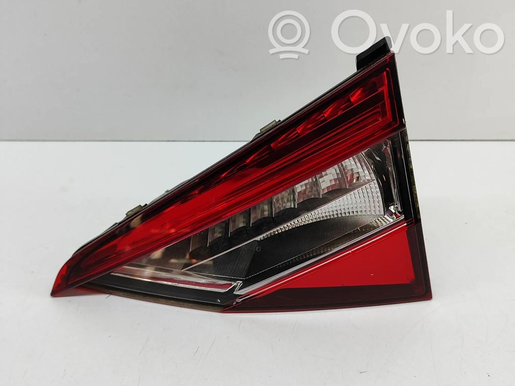 Skoda Superb B8 (3V) Lampy tylnej klapy bagażnika 