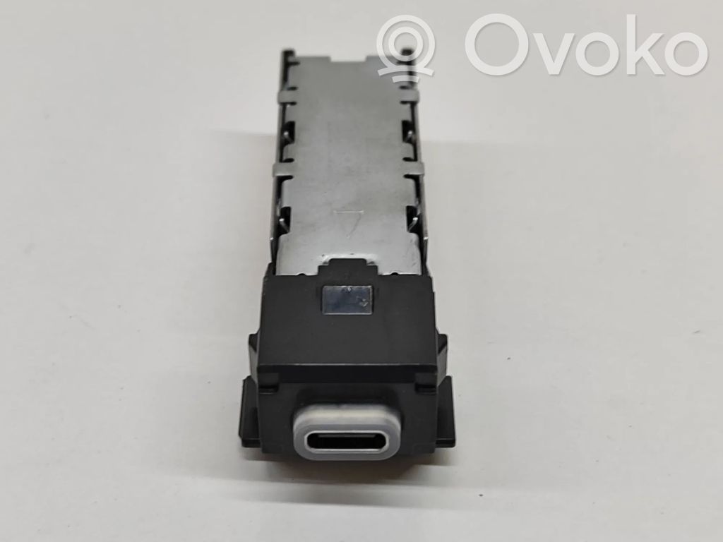 Toyota C-HR II Enchufe conector USB 