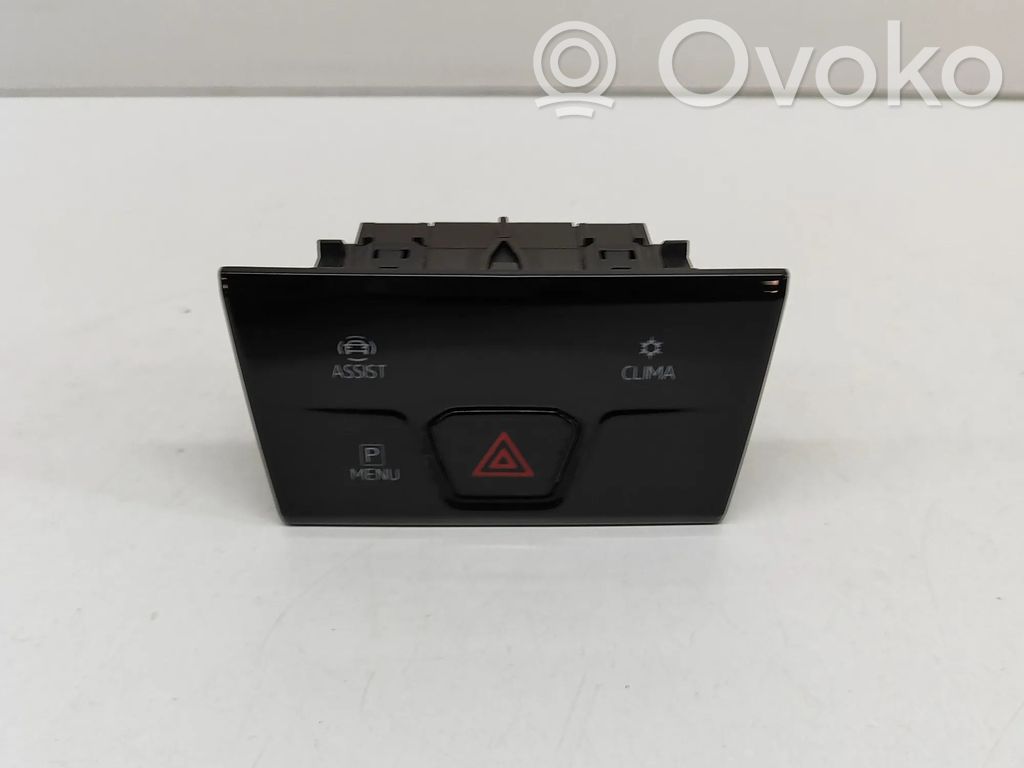 Volkswagen Golf VIII Un conjunto de interruptores 