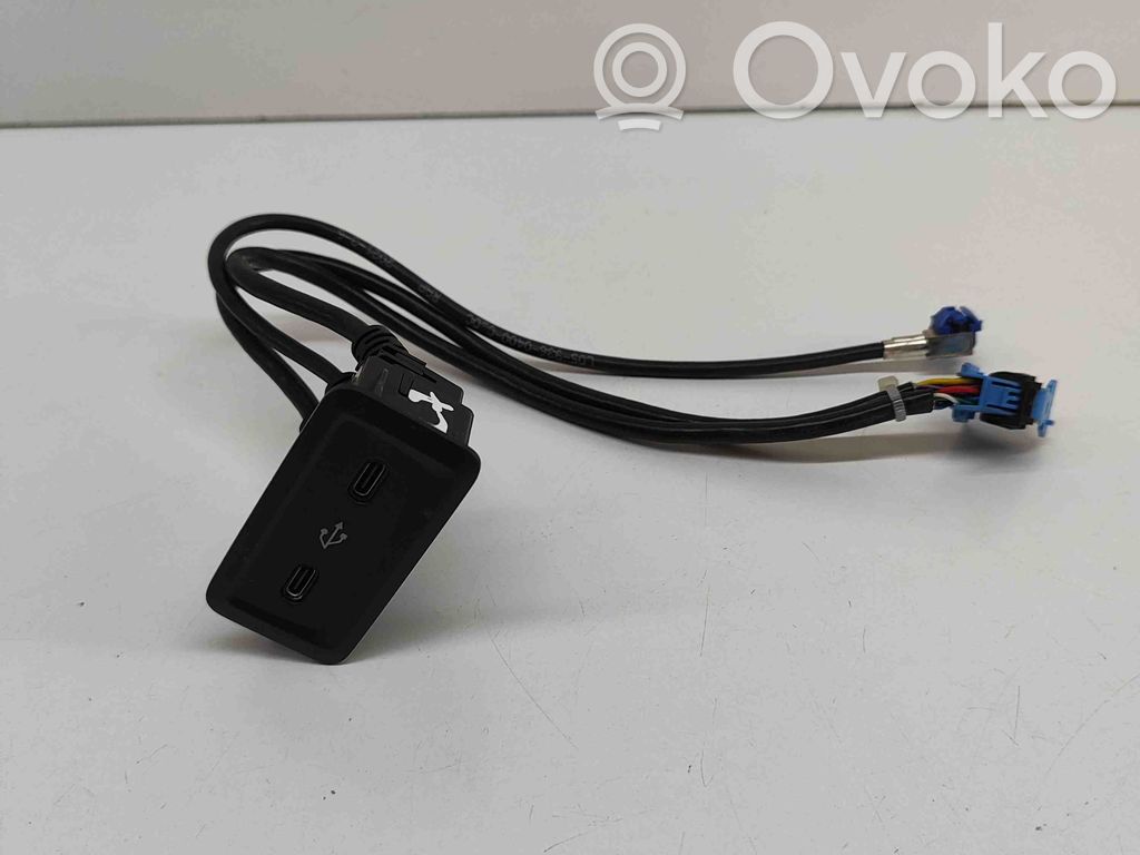 Mercedes-Benz EQS V297 Gniazdo / Złącze USB 