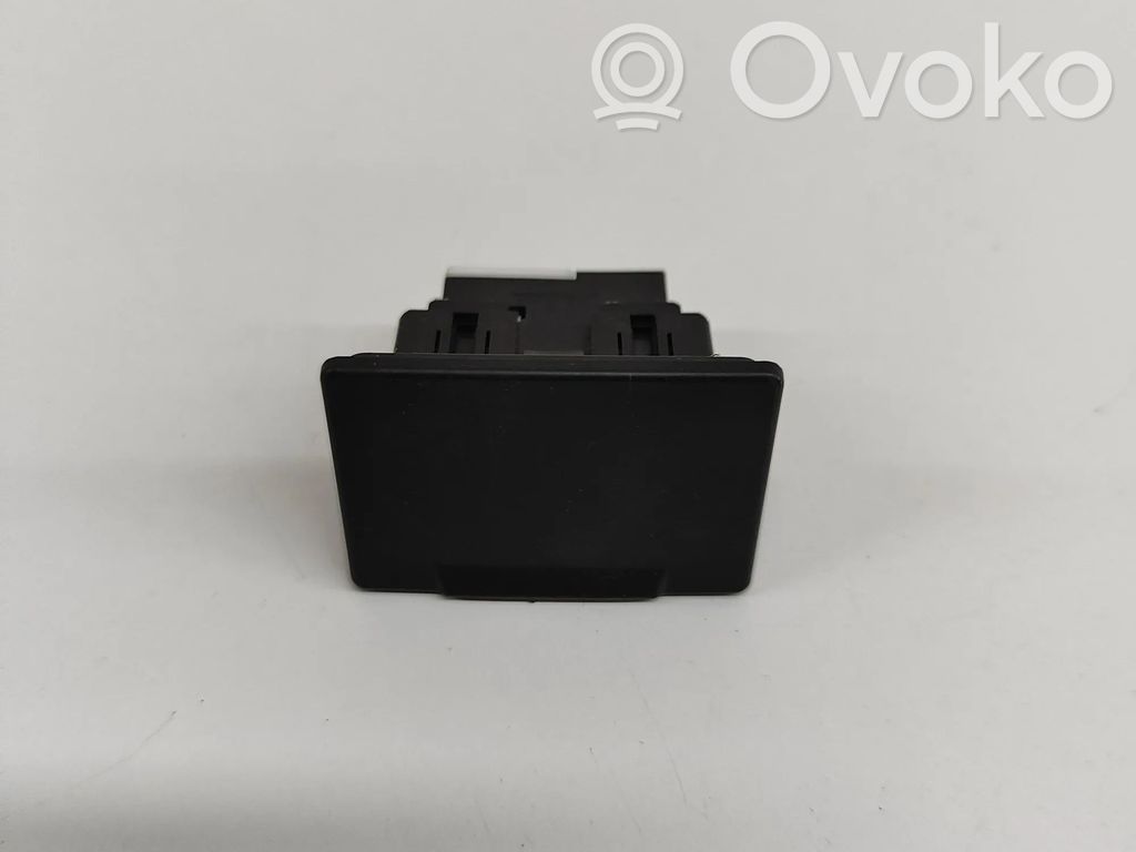 Nissan Leaf I (ZE0) Enchufe conector entrada auxiliar 