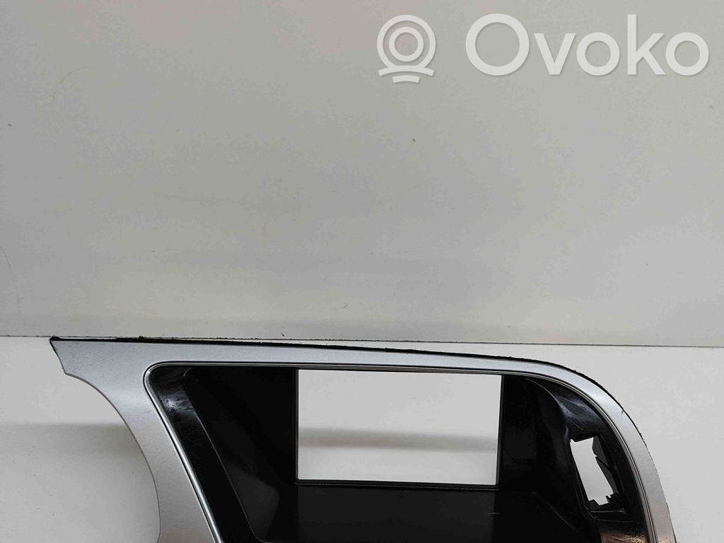 Audi A5 Moldura de la unidad delantera de radio/GPS 