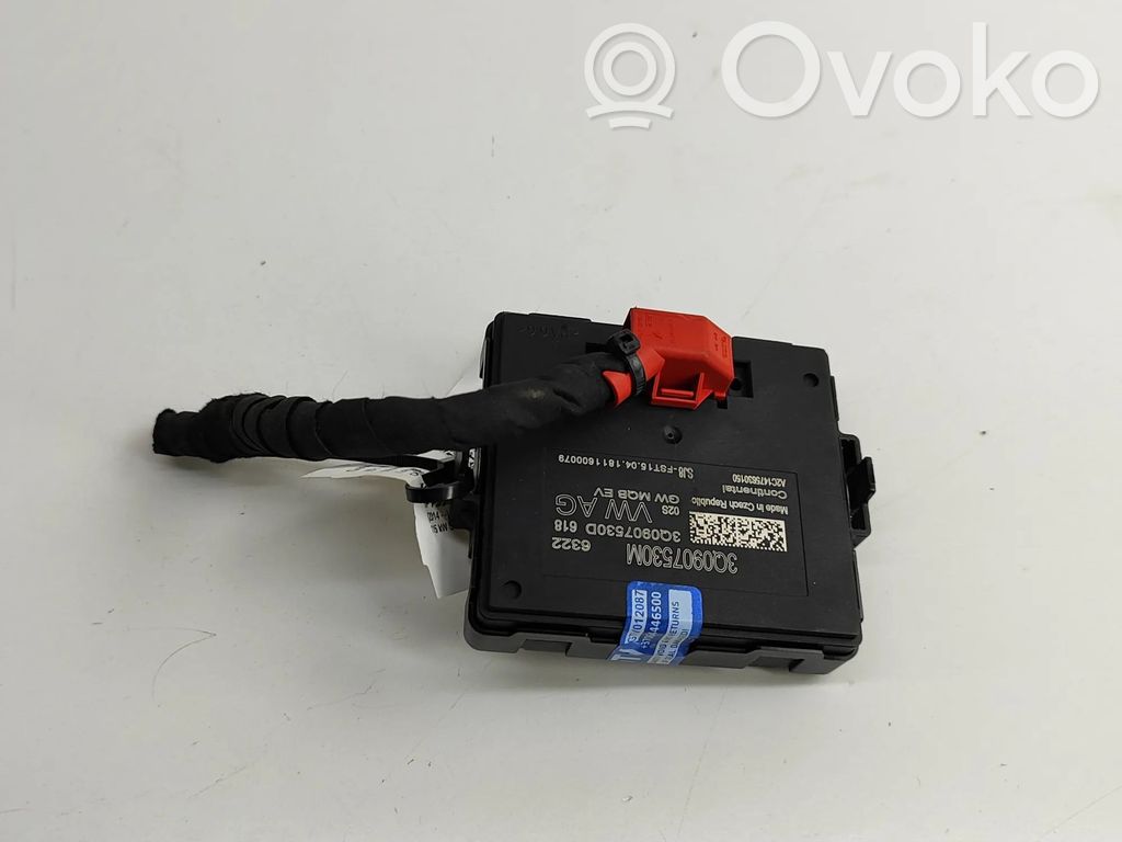 Volkswagen PASSAT B8 Módulo de control Gateway 
