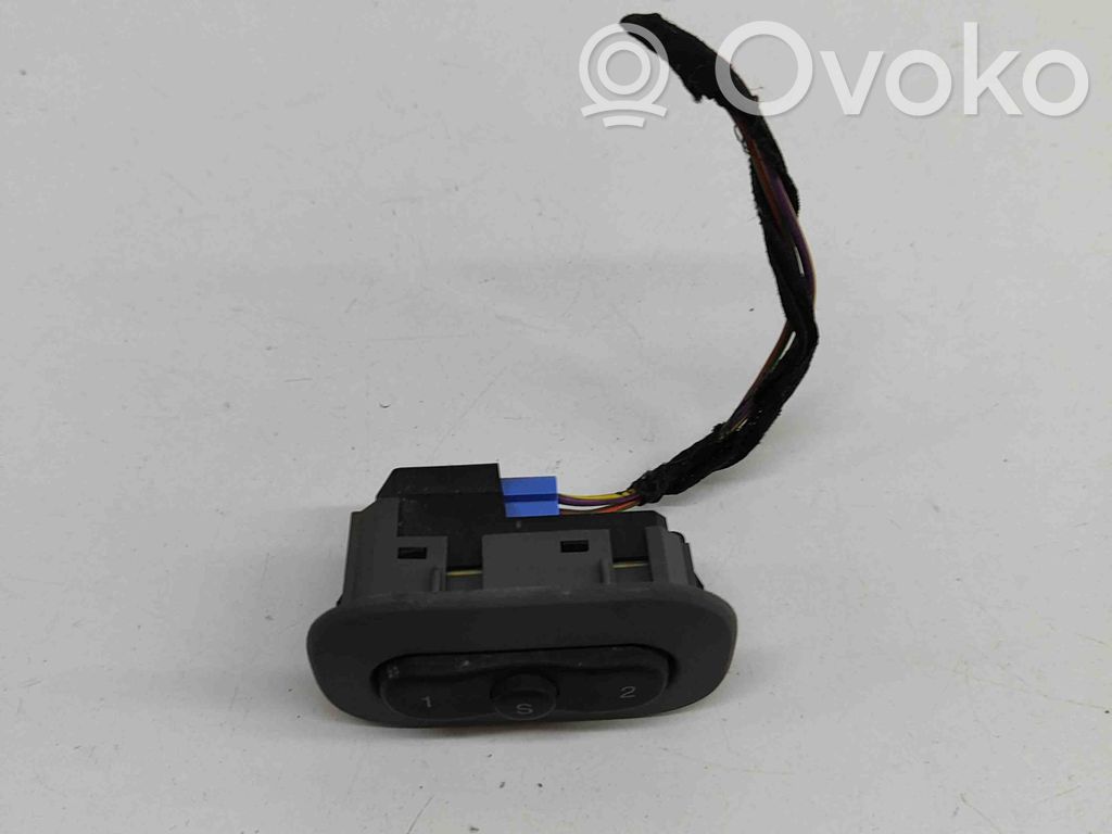 Seat control switch   5JF971D5AC