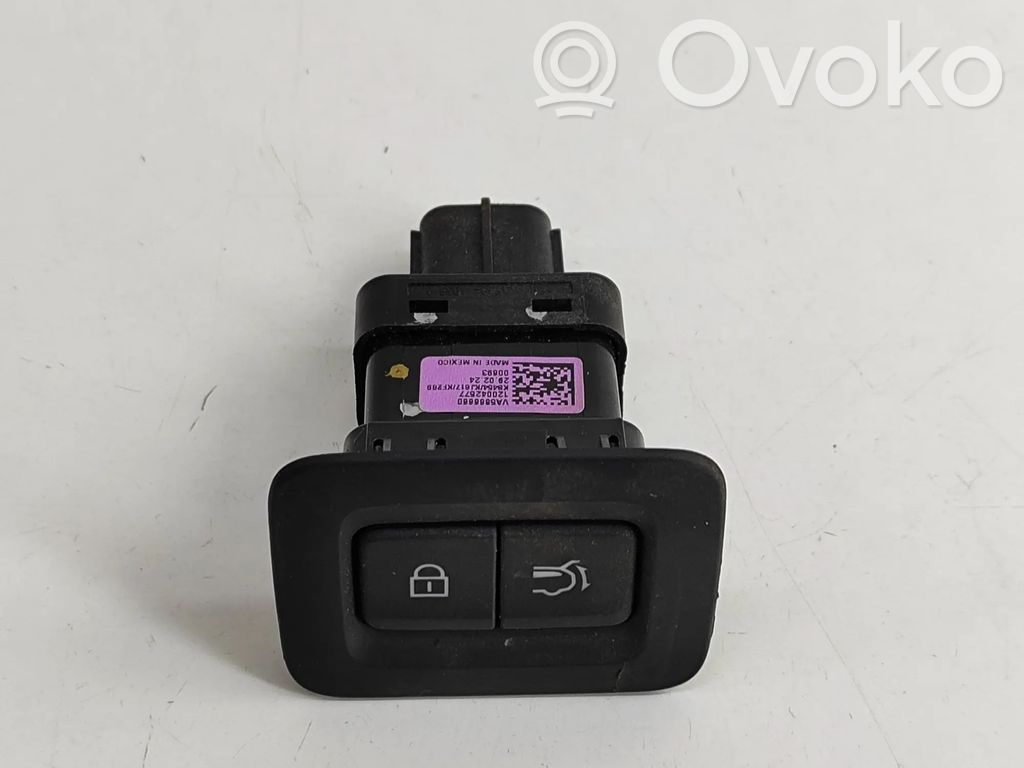 Mazda CX-30 Tailgate/boot open switch button 