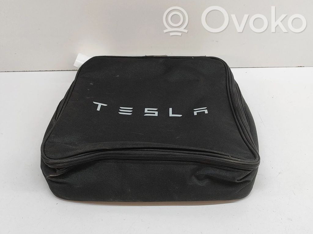 Tesla Model Y Otros repuestos de carrocería 