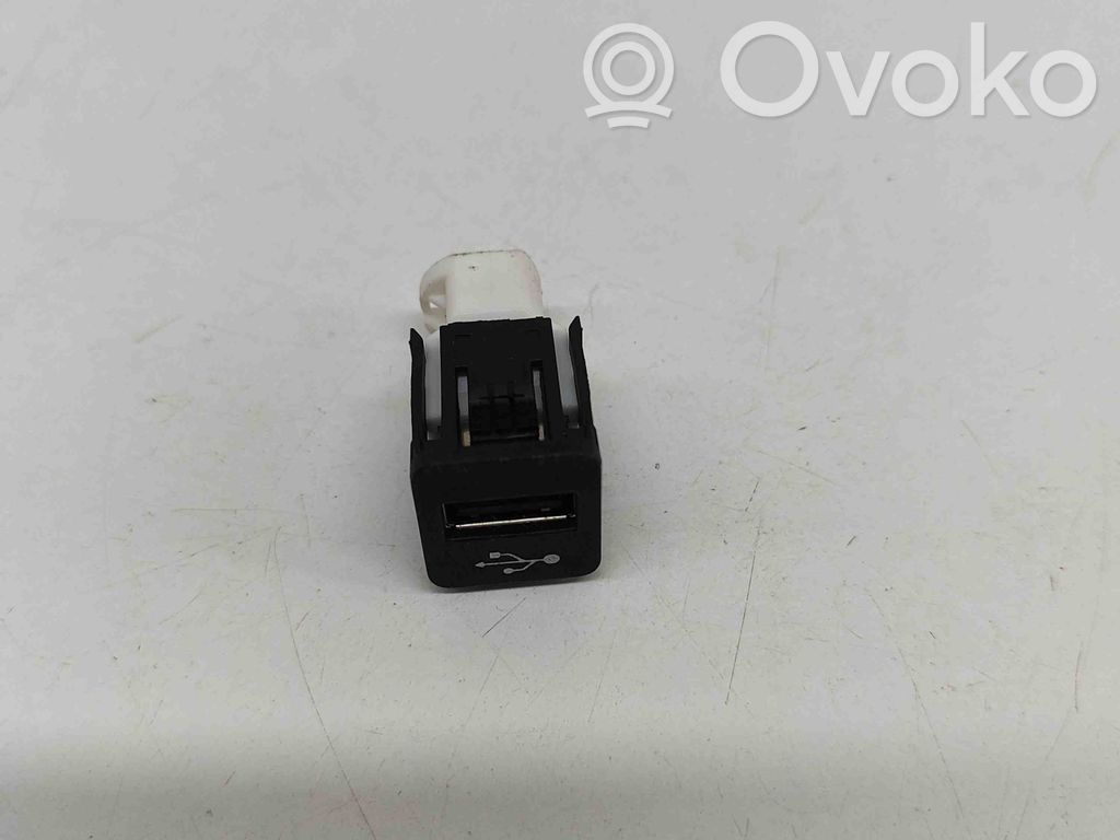 BMW 3 G20 G21 Connettore plug in USB 
