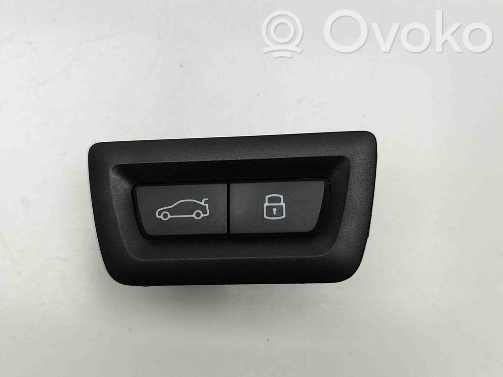 BMW X2 U10 Tailgate/boot open switch button 