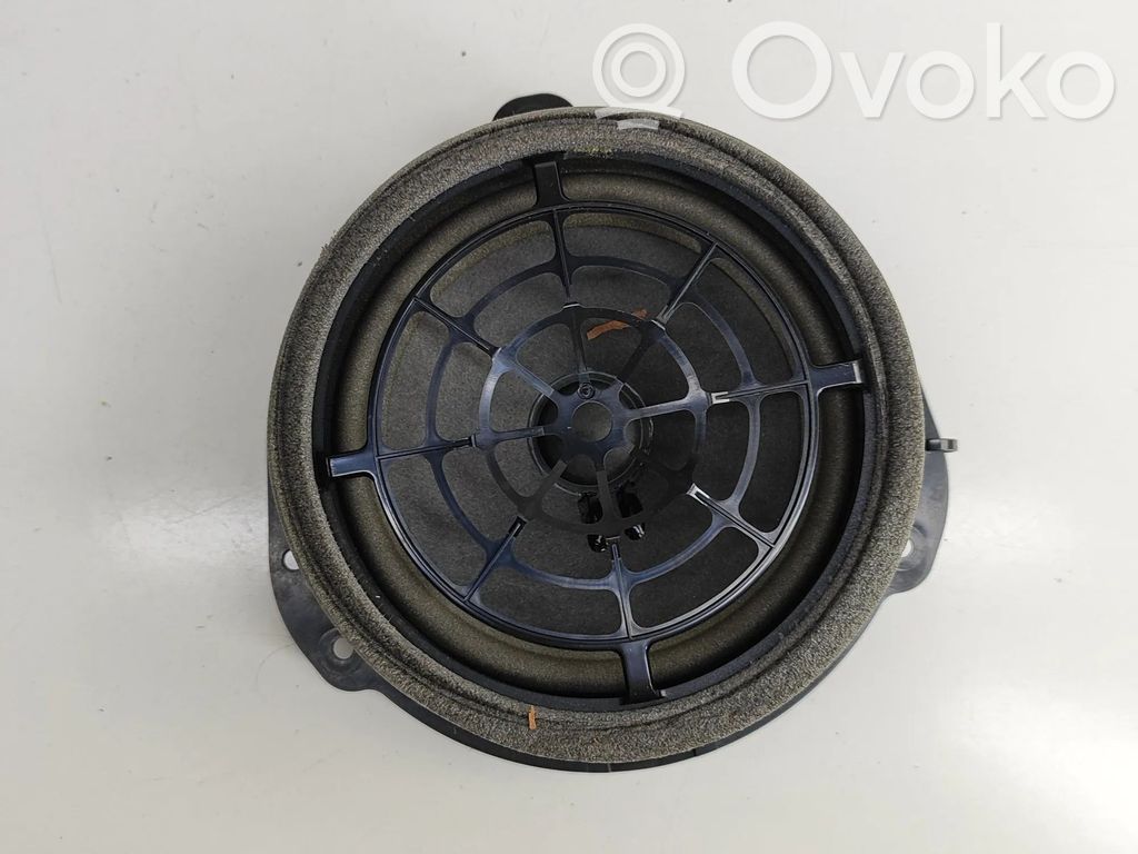 Difuzor ușă spate   8W5035411