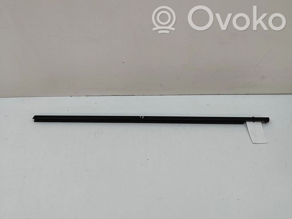 Audi Q8 Etuoven lasin muotolista 