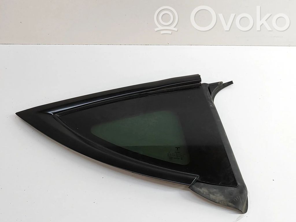 Tesla Model Y Geam lateral spate 