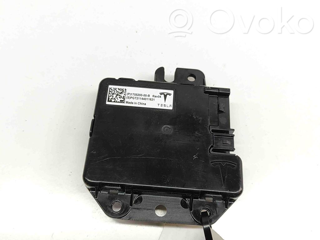 Tesla Model Y Enchufe conector USB 