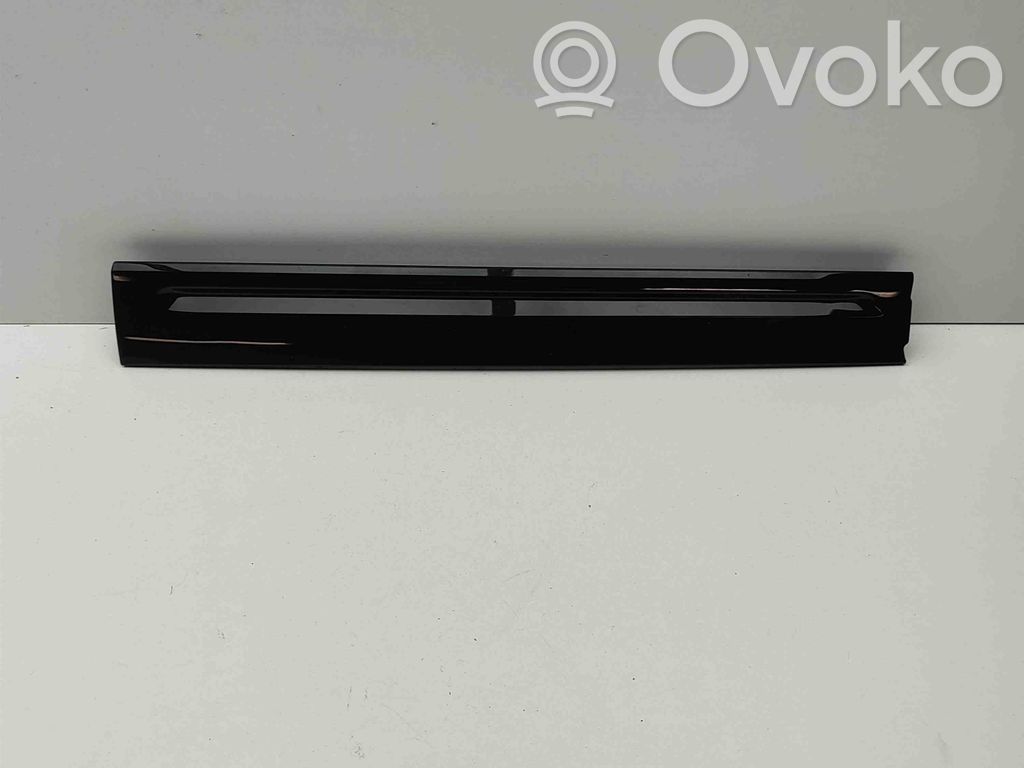 Porsche Cayenne (9Y0 9Y3) Kojelaudan hansikaslokeron lista 