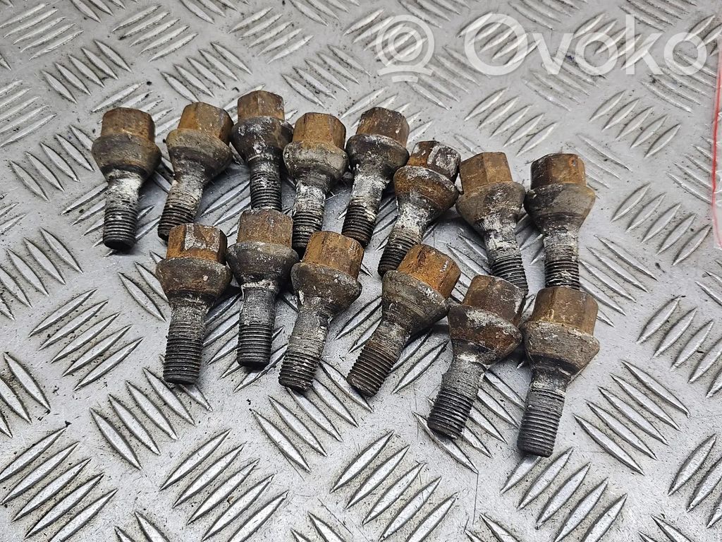 Peugeot Boxer Tuercas/tornillos 
