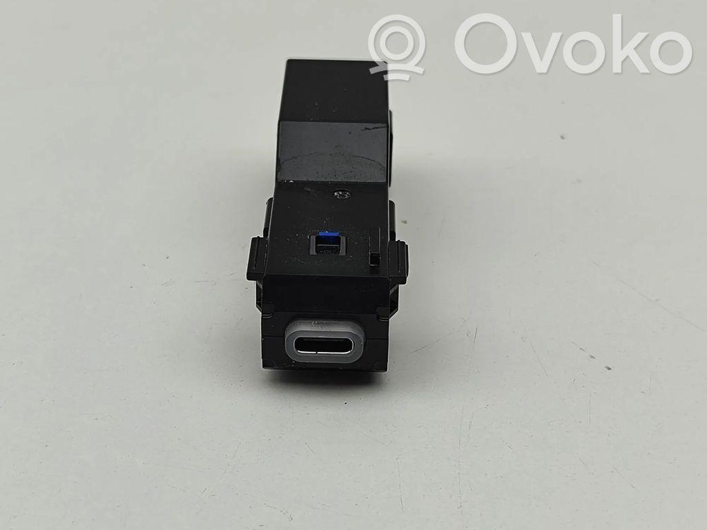 Toyota C-HR II Enchufe conector USB 