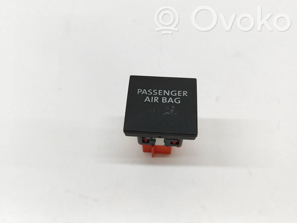 Volkswagen Caddy Passenger airbag on/off switch 