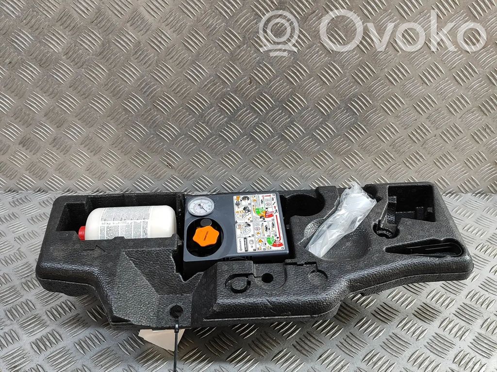 Volvo V60 Muu vararenkaan verhoilun elementti 