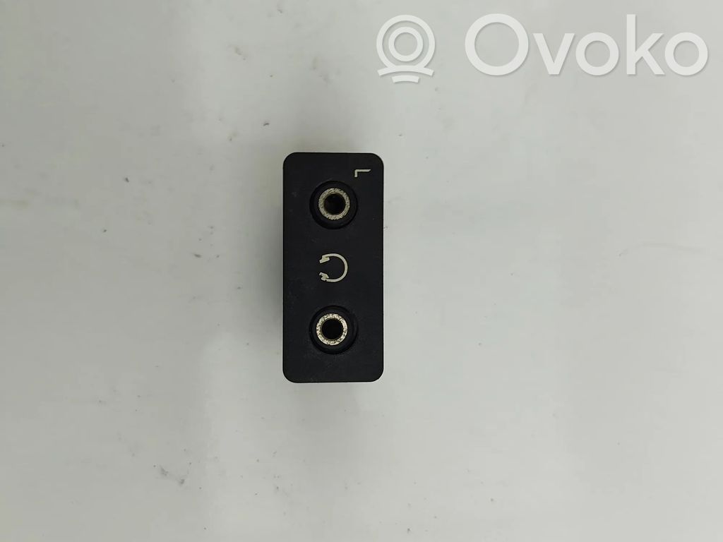 BMW X6 E71 Enchufe conector entrada auxiliar 