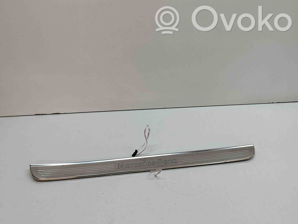 Mercedes-Benz C W205 Rivestimento montante (A)