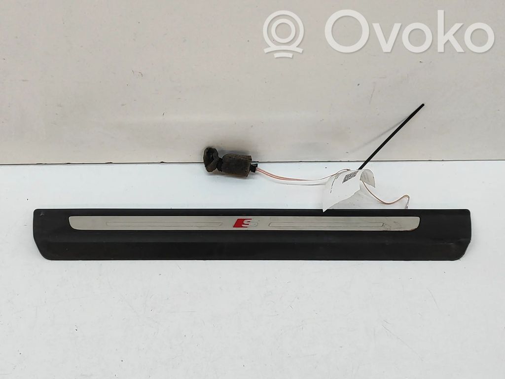 Audi Q8 Copertura del rivestimento del sottoporta anteriore 