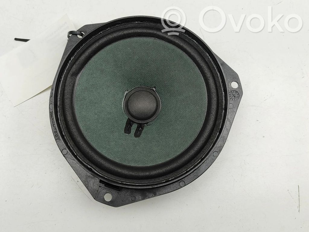 Alfa Romeo Stelvio Etuoven kaiutin 