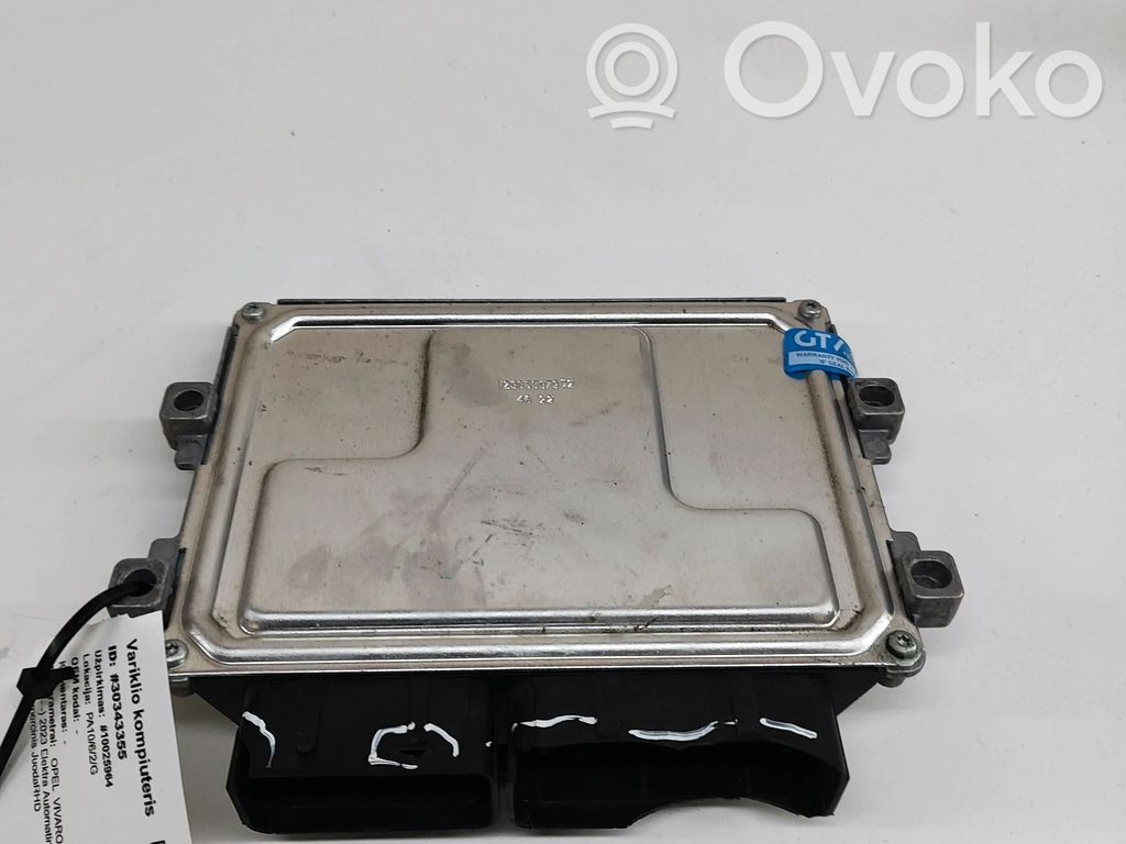 Opel Vivaro Engine control unit/module 