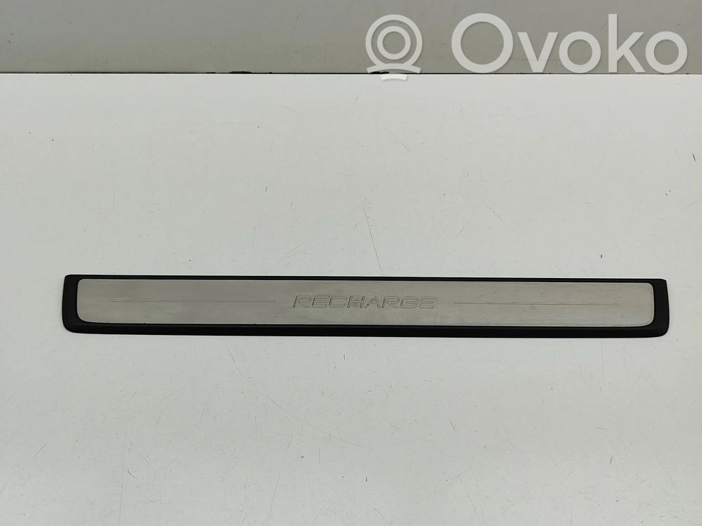 Volvo XC40 Moldura protectora del borde delantero 
