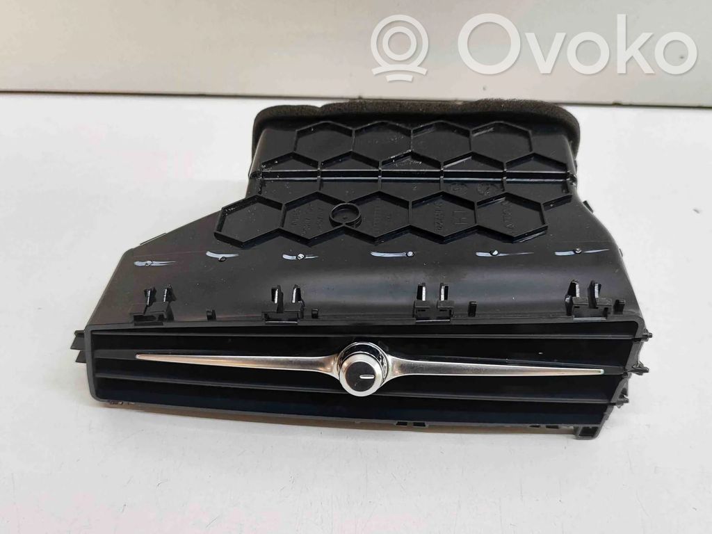 Volvo V60 Lango oro grotelės 