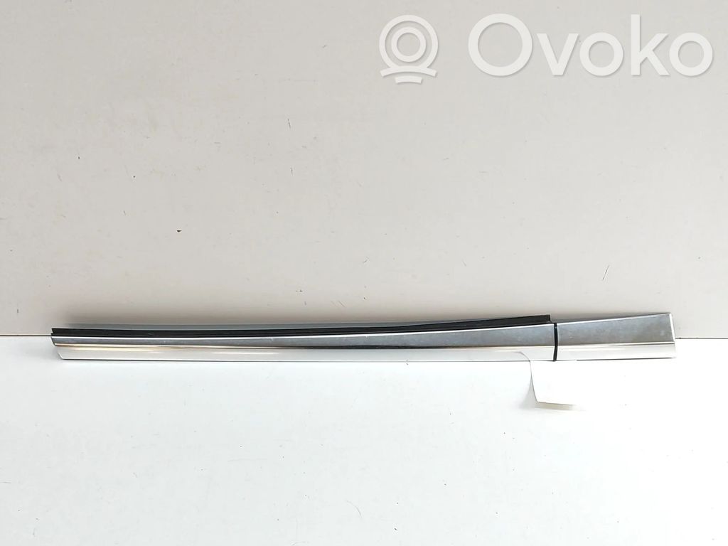Mercedes-Benz C W205 Listwa / Uszczelka szyby drzwi tylnych 