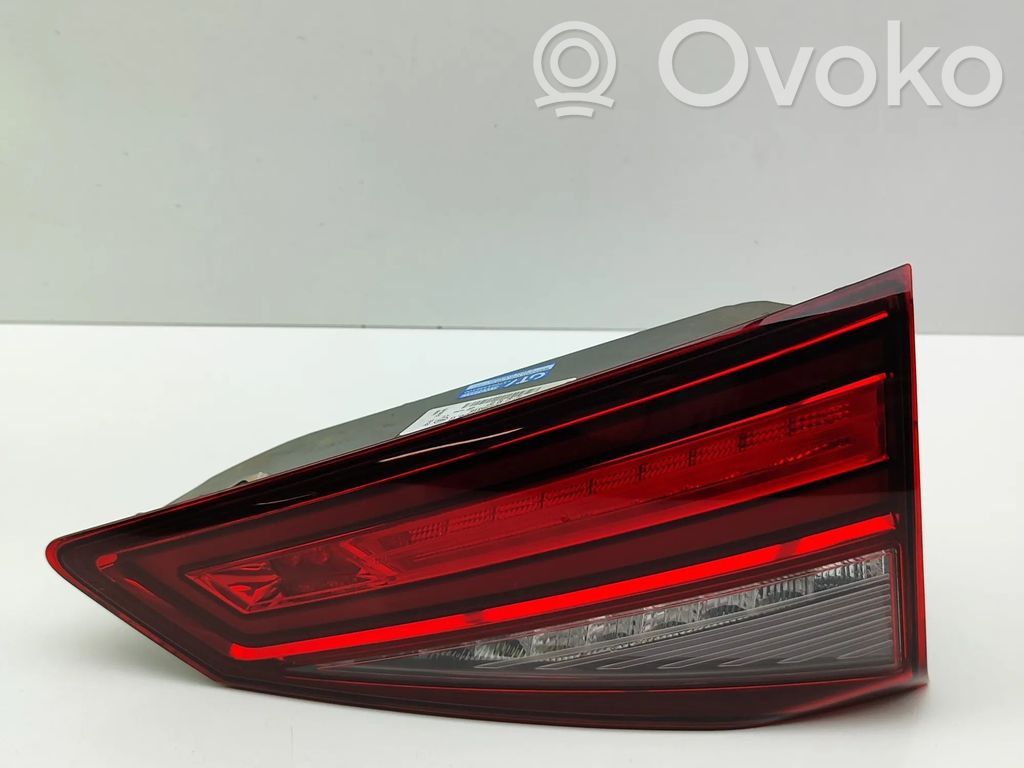 Cupra Born Takaluukun takavalot 