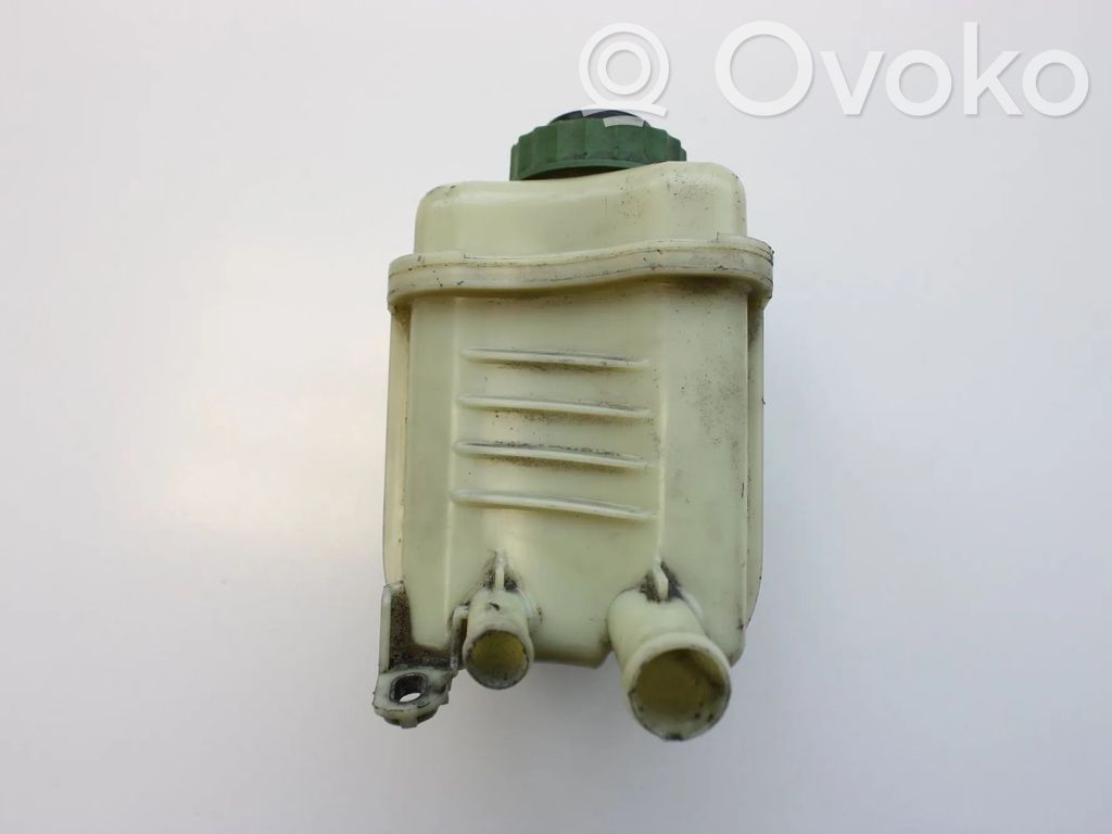 Ohjaustehostimen nestesäiliö   7L6422371E