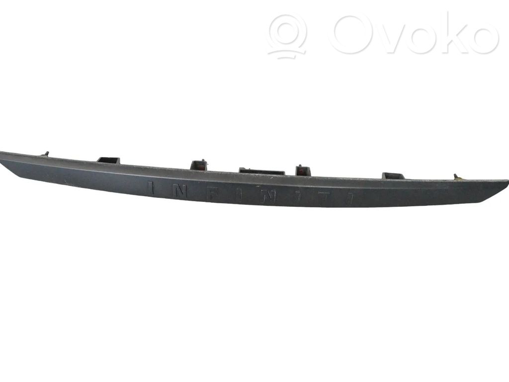 Infiniti Q50 Éclairage de plaque d'immatriculation