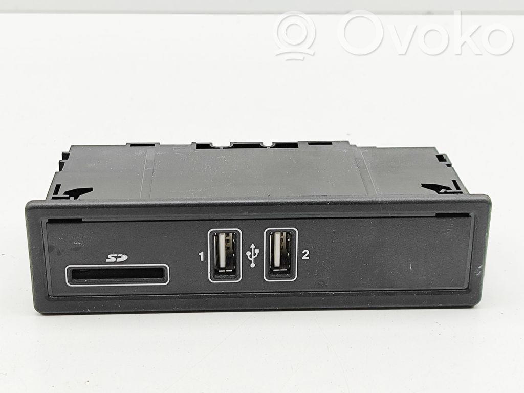 Enchufe conector USB   A2058200226