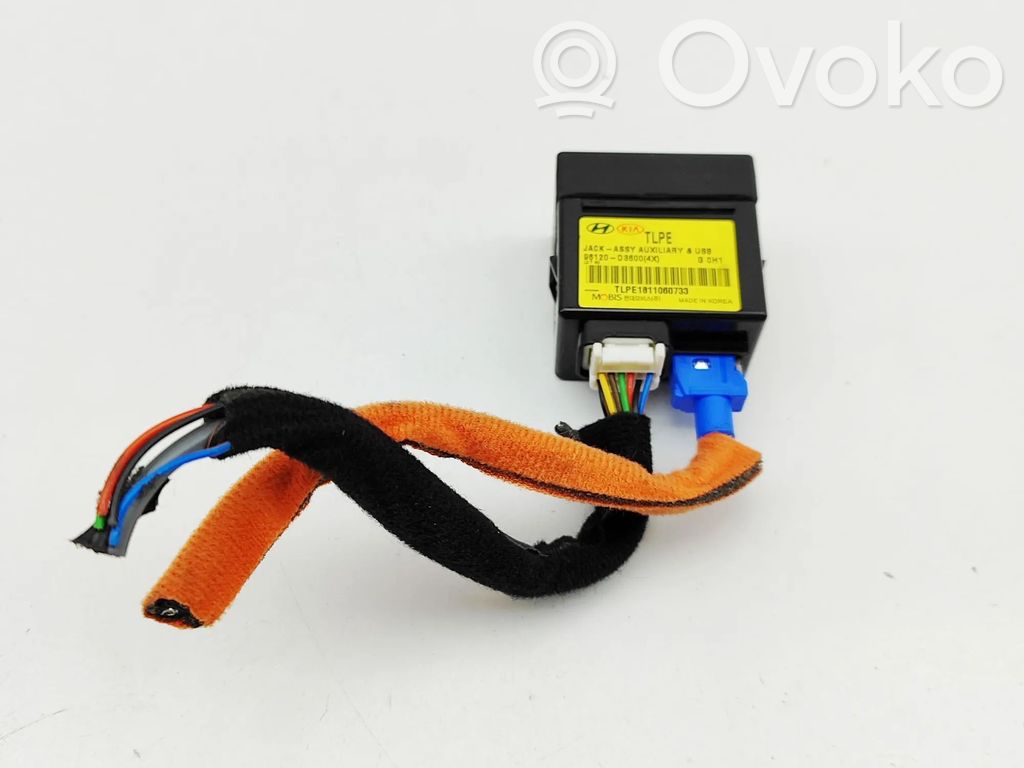 Hyundai Tucson TL AUX in-socket connector 