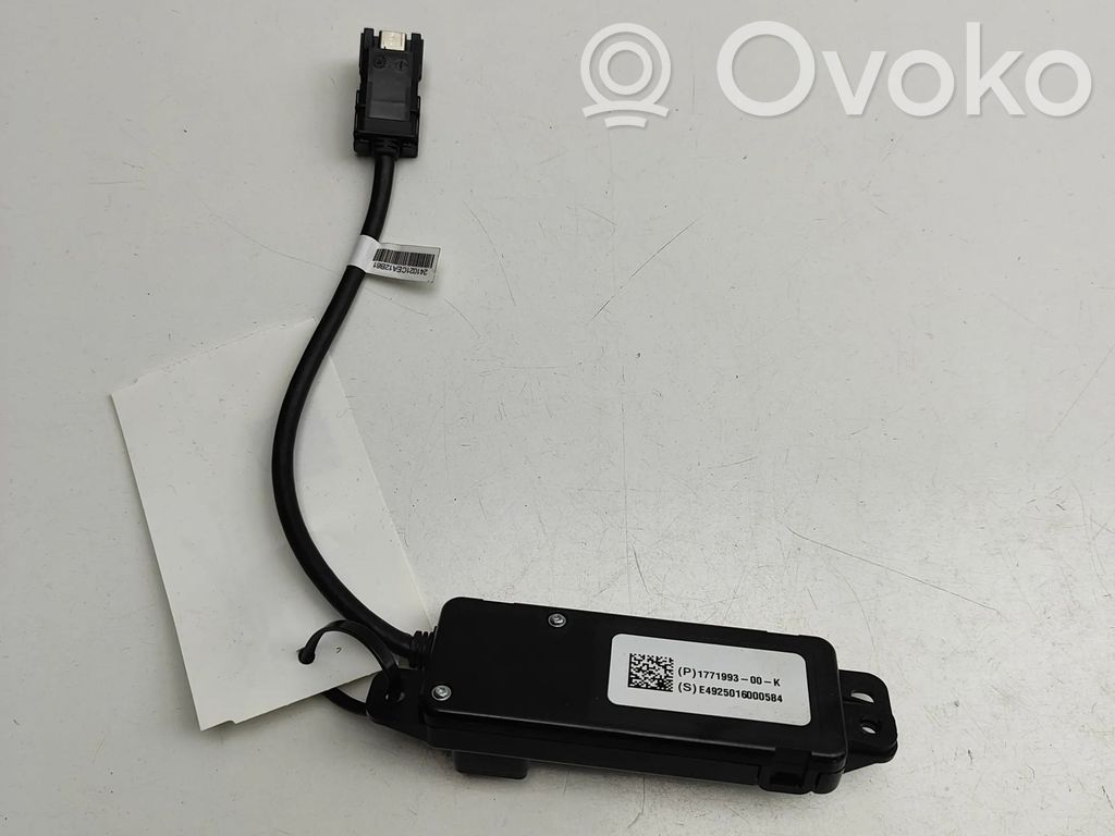 Tesla Model Y Juniper Enchufe conector USB 