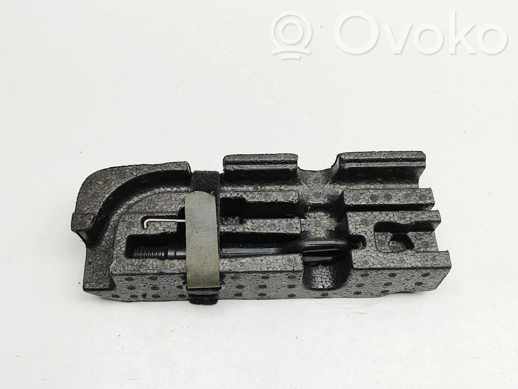 Volkswagen Caddy Towing hook eye 