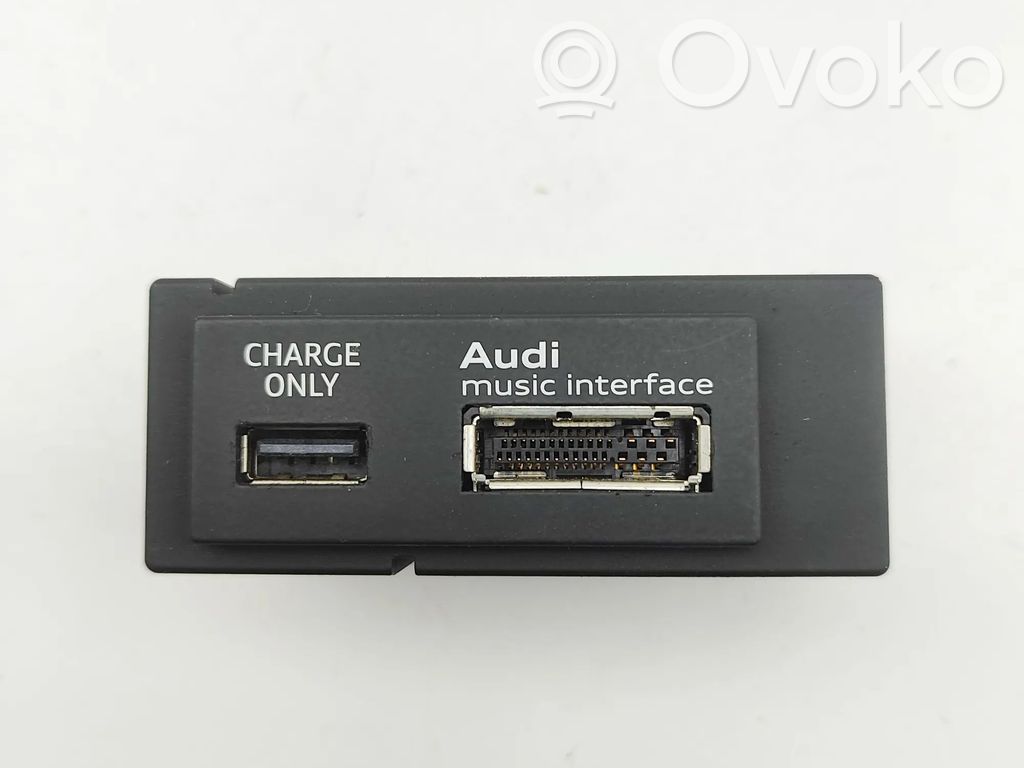Audi A3 S3 8V USB socket connector 