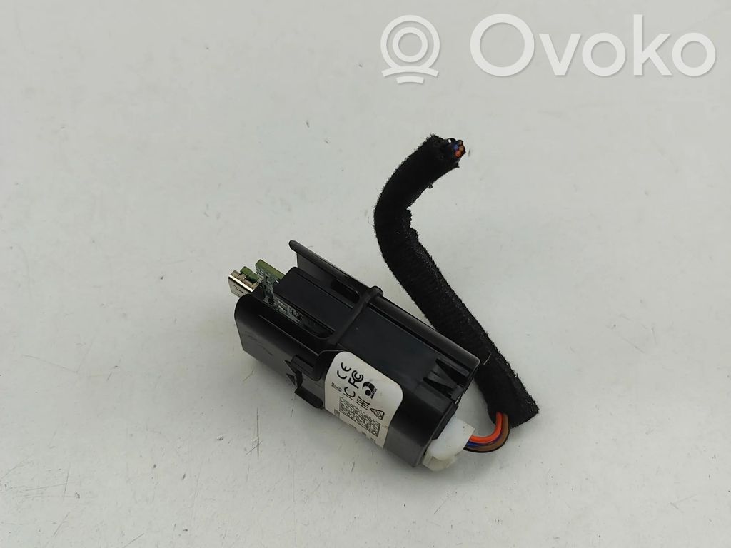 Enchufe conector USB   96125AT100,96125AT100
