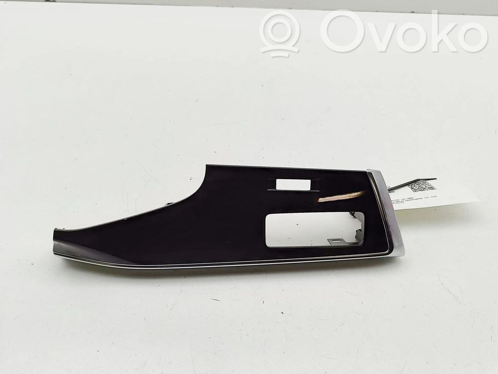 Audi Q7 4M Dashboard glove box trim 