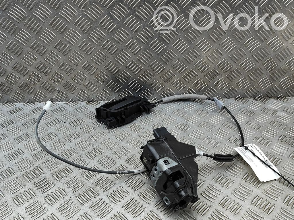 Opel Vivaro Front door lock 