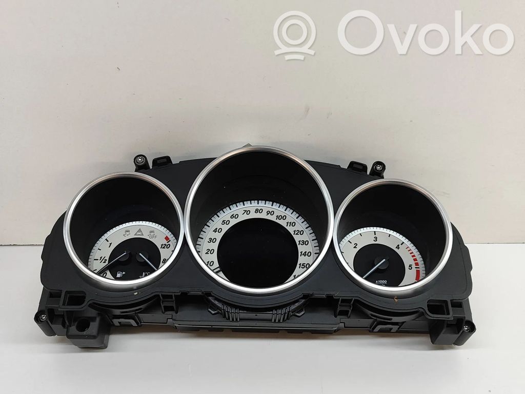 Mercedes-Benz E C207 W207 Tachimetro (quadro strumenti) 